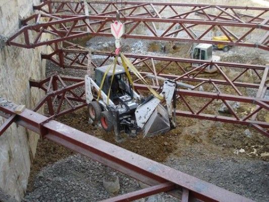 MARTÍN PLAZA S.L. maquinaría en una construcción